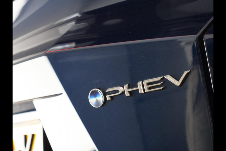 Toyota C-HR 2.0 Plug-in Hybrid 220 Dynamic | Stuur- & Stoelverwarming | Parkeersensoren | Apple Carplay & AndroidAUTO | Navigatie
