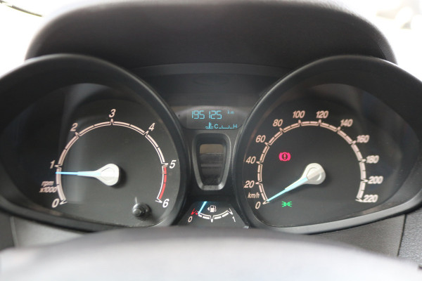 Ford Transit Courier 1.5 TDCI 100pk Euro 6 Limited Airco Navigatie BPM Vrij