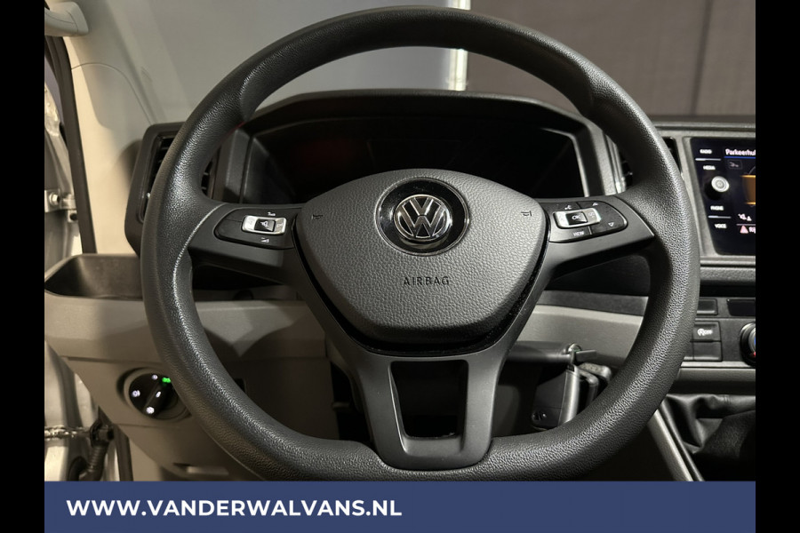 Volkswagen Crafter 2.0 TDI 141pk L3H3 L2H2 Euro6 Airco | Camera | Navigatie | Android Auto | Stoelverwarming Parkeersensoren, Bijrijdersbank, 3000kg trekvermogen, zilver