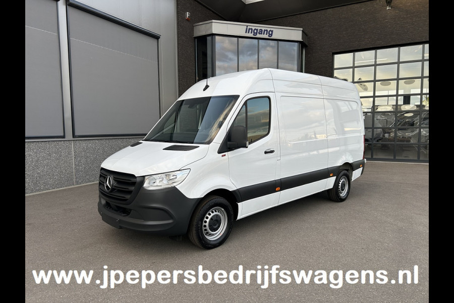 Mercedes-Benz Sprinter 317 CDI L2 H2 Trekhaak / MBUX / Navigatie / Camera / Cruise control / Airco / 270 Graden achterdeuren