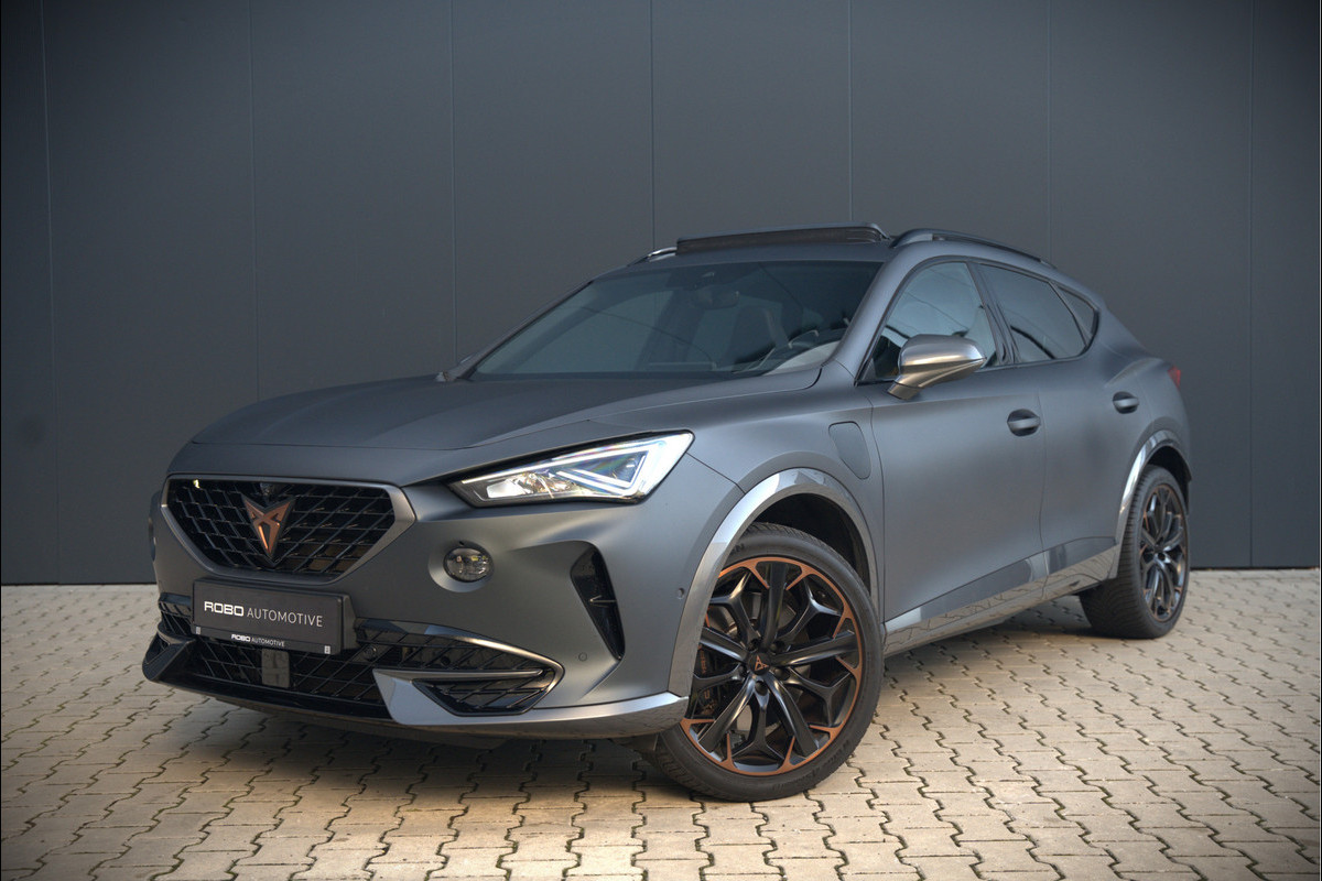 CUPRA Formentor 1.4 e-Hybrid VZ Copper Edition | Mat Grijs | Panoramadak | Memory Seat | Kuipstoelen | 360 Camera | Keyless | Stoelverwarming | Stuurverwarming | Sportstuur | Adaptive Cruise Control | Ambiance Verlichting | Dodehoekdetect CUPRA Formentor 1.4 e-Hybrid VZ Copper Edition | Mat Grijs | Panoramadak | Memory Seat | Kuipstoelen | 360 Camera | Keyless | Stoelverwarming | Stuurverwarming | Sportstuur | Adaptive Cruise Control | Ambiance Verlichting | Dodehoekdetect