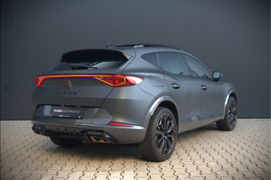 CUPRA Formentor 1.4 e-Hybrid VZ Copper Edition | Mat Grijs | Panoramadak | Memory Seat | Kuipstoelen | 360 Camera | Keyless | Stoelverwarming | Stuurverwarming | Sportstuur | Adaptive Cruise Control | Ambiance Verlichting | Dodehoekdetect
