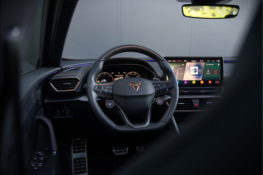 CUPRA Formentor 1.4 e-Hybrid VZ Copper Edition | Mat Grijs | Panoramadak | Memory Seat | Kuipstoelen | 360 Camera | Keyless | Stoelverwarming | Stuurverwarming | Sportstuur | Adaptive Cruise Control | Ambiance Verlichting | Dodehoekdetect