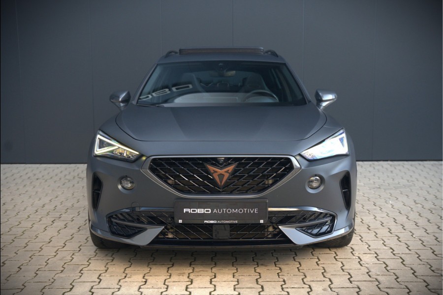 CUPRA Formentor 1.4 e-Hybrid VZ Copper Edition | Mat Grijs | Panoramadak | Memory Seat | Kuipstoelen | 360 Camera | Keyless | Stoelverwarming | Stuurverwarming | Sportstuur | Adaptive Cruise Control | Ambiance Verlichting | Dodehoekdetect