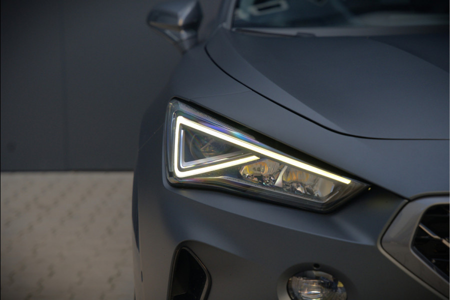 CUPRA Formentor 1.4 e-Hybrid VZ Copper Edition | Mat Grijs | Panoramadak | Memory Seat | Kuipstoelen | 360 Camera | Keyless | Stoelverwarming | Stuurverwarming | Sportstuur | Adaptive Cruise Control | Ambiance Verlichting | Dodehoekdetect