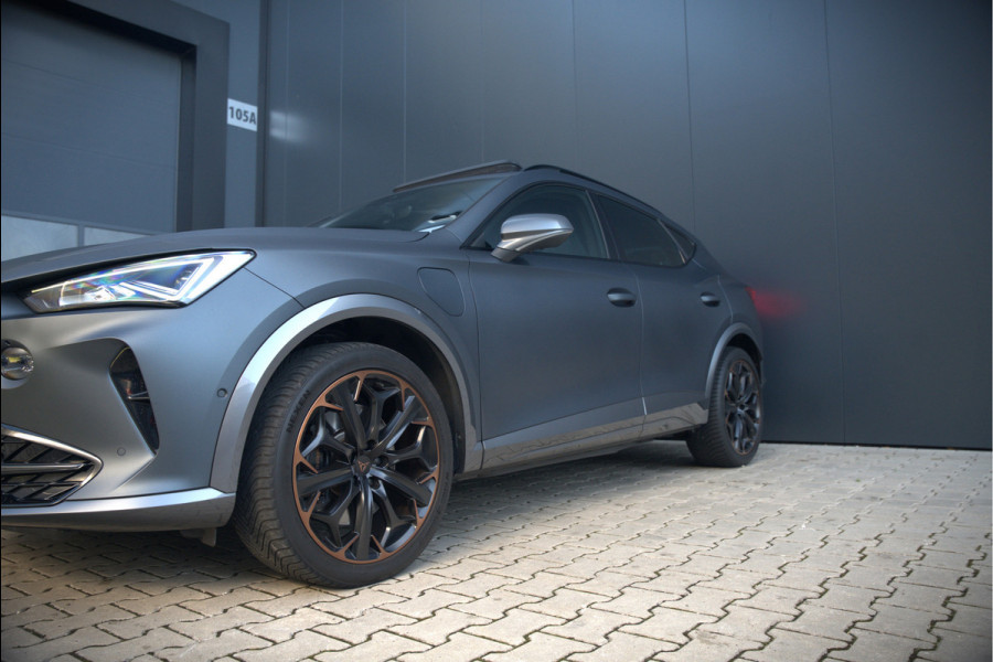CUPRA Formentor 1.4 e-Hybrid VZ Copper Edition | Mat Grijs | Panoramadak | Memory Seat | Kuipstoelen | 360 Camera | Keyless | Stoelverwarming | Stuurverwarming | Sportstuur | Adaptive Cruise Control | Ambiance Verlichting | Dodehoekdetect