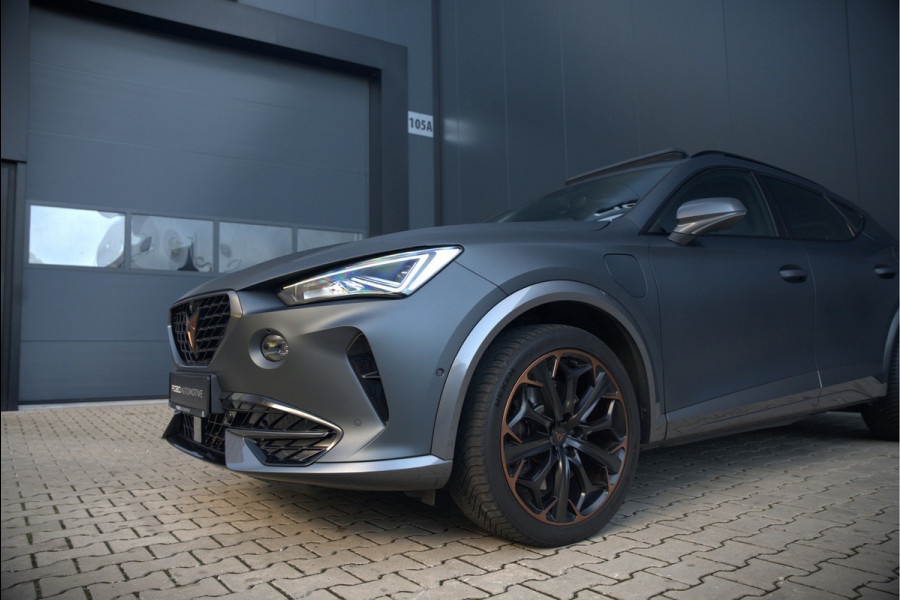 CUPRA Formentor 1.4 e-Hybrid VZ Copper Edition | Mat Grijs | Panoramadak | Memory Seat | Kuipstoelen | 360 Camera | Keyless | Stoelverwarming | Stuurverwarming | Sportstuur | Adaptive Cruise Control | Ambiance Verlichting | Dodehoekdetect