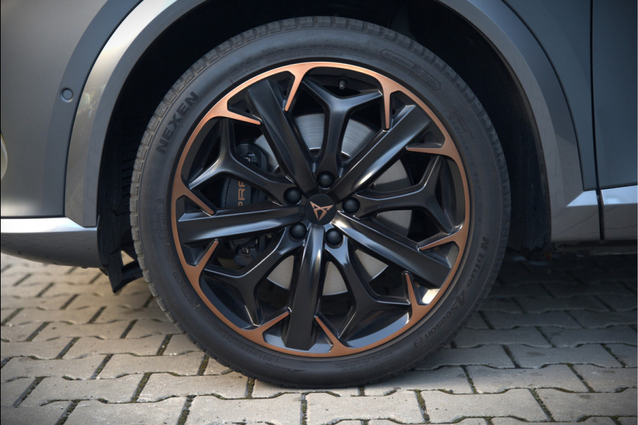 CUPRA Formentor 1.4 e-Hybrid VZ Copper Edition | Mat Grijs | Panoramadak | Memory Seat | Kuipstoelen | 360 Camera | Keyless | Stoelverwarming | Stuurverwarming | Sportstuur | Adaptive Cruise Control | Ambiance Verlichting | Dodehoekdetect