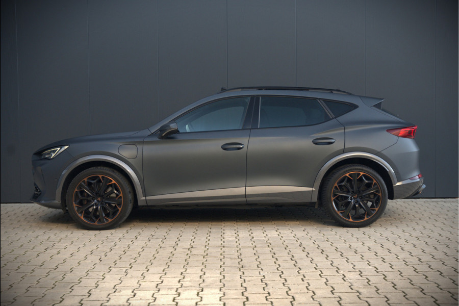 CUPRA Formentor 1.4 e-Hybrid VZ Copper Edition | Mat Grijs | Panoramadak | Memory Seat | Kuipstoelen | 360 Camera | Keyless | Stoelverwarming | Stuurverwarming | Sportstuur | Adaptive Cruise Control | Ambiance Verlichting | Dodehoekdetect