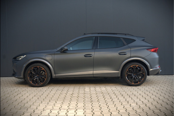 CUPRA Formentor 1.4 e-Hybrid VZ Copper Edition | Mat Grijs | Panoramadak | Memory Seat | Kuipstoelen | 360 Camera | Keyless | Stoelverwarming | Stuurverwarming | Sportstuur | Adaptive Cruise Control | Ambiance Verlichting | Dodehoekdetect