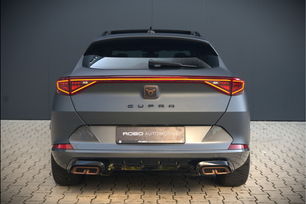CUPRA Formentor 1.4 e-Hybrid VZ Copper Edition | Mat Grijs | Panoramadak | Memory Seat | Kuipstoelen | 360 Camera | Keyless | Stoelverwarming | Stuurverwarming | Sportstuur | Adaptive Cruise Control | Ambiance Verlichting | Dodehoekdetect