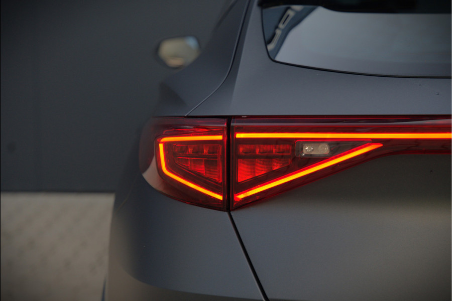 CUPRA Formentor 1.4 e-Hybrid VZ Copper Edition | Mat Grijs | Panoramadak | Memory Seat | Kuipstoelen | 360 Camera | Keyless | Stoelverwarming | Stuurverwarming | Sportstuur | Adaptive Cruise Control | Ambiance Verlichting | Dodehoekdetect