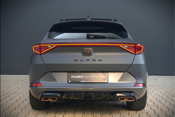 CUPRA Formentor 1.4 e-Hybrid VZ Copper Edition | Mat Grijs | Panoramadak | Memory Seat | Kuipstoelen | 360 Camera | Keyless | Stoelverwarming | Stuurverwarming | Sportstuur | Adaptive Cruise Control | Ambiance Verlichting | Dodehoekdetect