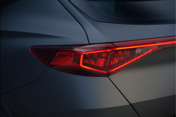 CUPRA Formentor 1.4 e-Hybrid VZ Copper Edition | Mat Grijs | Panoramadak | Memory Seat | Kuipstoelen | 360 Camera | Keyless | Stoelverwarming | Stuurverwarming | Sportstuur | Adaptive Cruise Control | Ambiance Verlichting | Dodehoekdetect