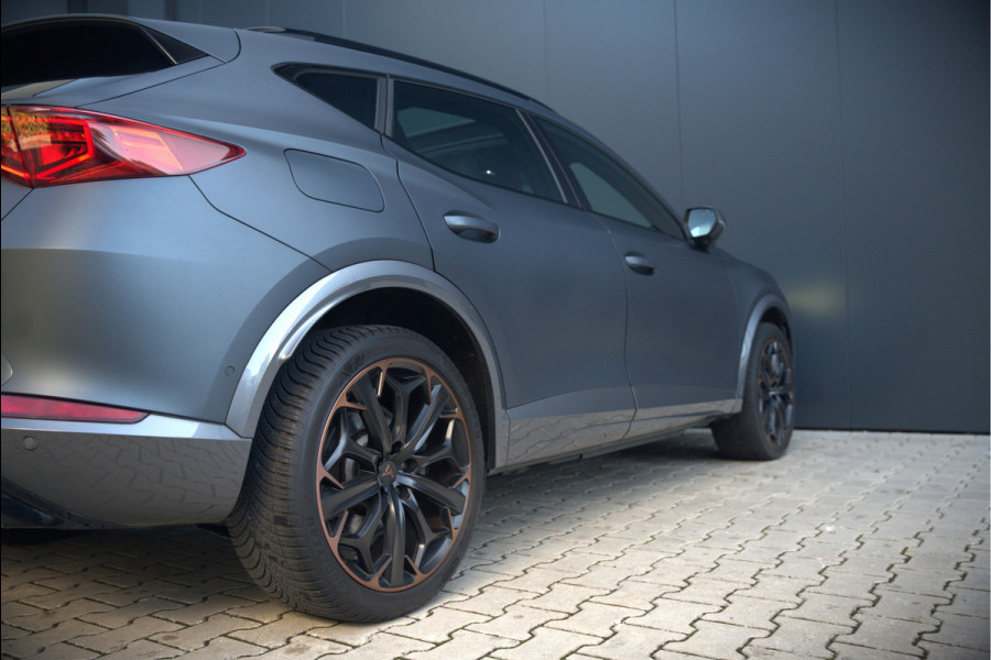CUPRA Formentor 1.4 e-Hybrid VZ Copper Edition | Mat Grijs | Panoramadak | Memory Seat | Kuipstoelen | 360 Camera | Keyless | Stoelverwarming | Stuurverwarming | Sportstuur | Adaptive Cruise Control | Ambiance Verlichting | Dodehoekdetect