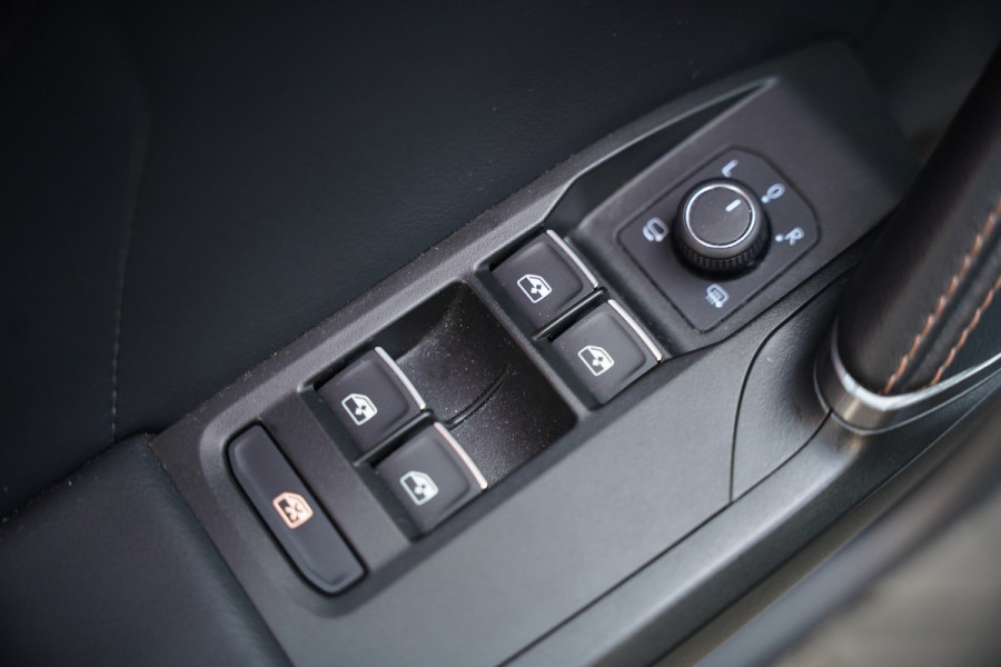 CUPRA Formentor 1.4 e-Hybrid VZ Copper Edition | Mat Grijs | Panoramadak | Memory Seat | Kuipstoelen | 360 Camera | Keyless | Stoelverwarming | Stuurverwarming | Sportstuur | Adaptive Cruise Control | Ambiance Verlichting | Dodehoekdetect
