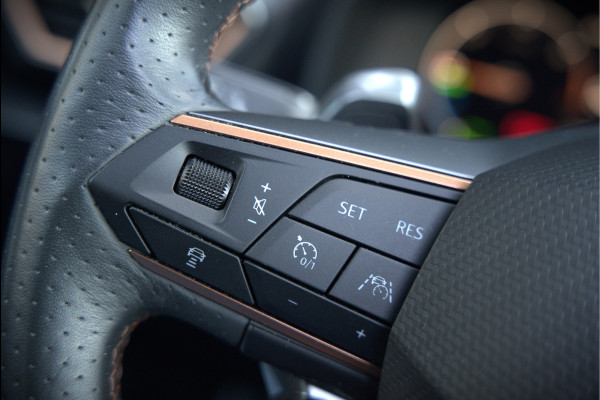 CUPRA Formentor 1.4 e-Hybrid VZ Copper Edition | Mat Grijs | Panoramadak | Memory Seat | Kuipstoelen | 360 Camera | Keyless | Stoelverwarming | Stuurverwarming | Sportstuur | Adaptive Cruise Control | Ambiance Verlichting | Dodehoekdetect