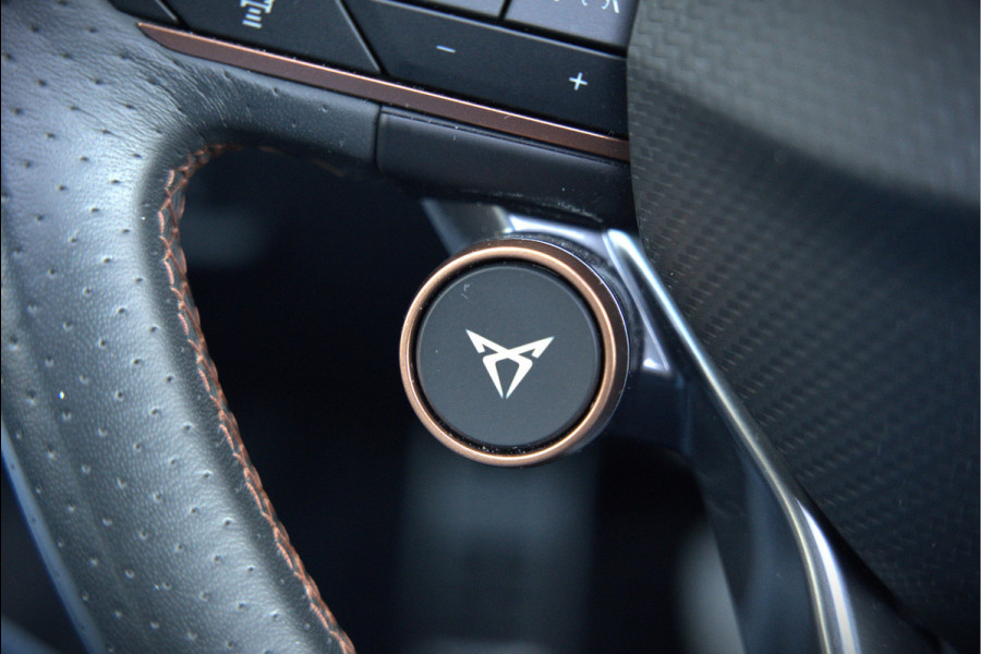 CUPRA Formentor 1.4 e-Hybrid VZ Copper Edition | Mat Grijs | Panoramadak | Memory Seat | Kuipstoelen | 360 Camera | Keyless | Stoelverwarming | Stuurverwarming | Sportstuur | Adaptive Cruise Control | Ambiance Verlichting | Dodehoekdetect
