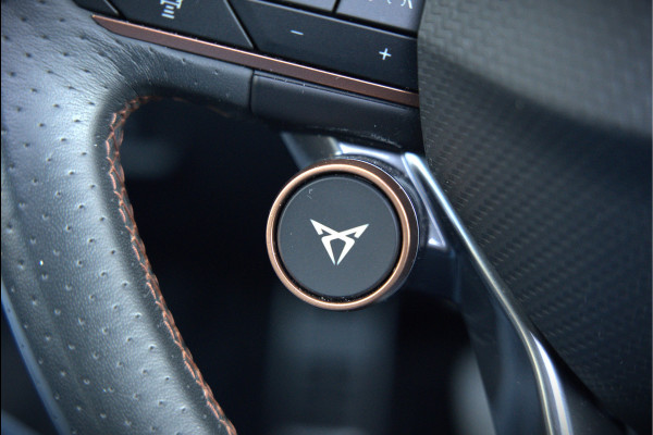 CUPRA Formentor 1.4 e-Hybrid VZ Copper Edition | Mat Grijs | Panoramadak | Memory Seat | Kuipstoelen | 360 Camera | Keyless | Stoelverwarming | Stuurverwarming | Sportstuur | Adaptive Cruise Control | Ambiance Verlichting | Dodehoekdetect