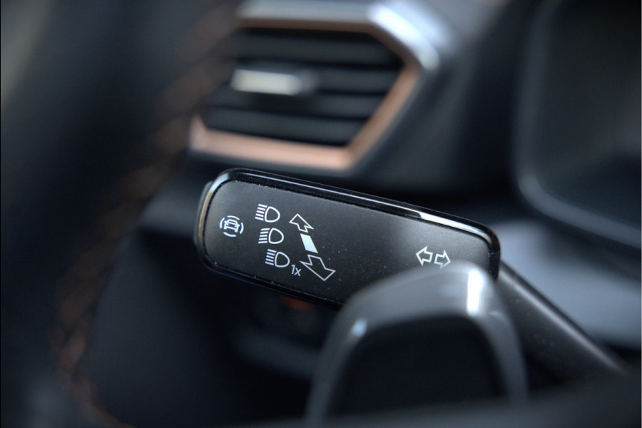 CUPRA Formentor 1.4 e-Hybrid VZ Copper Edition | Mat Grijs | Panoramadak | Memory Seat | Kuipstoelen | 360 Camera | Keyless | Stoelverwarming | Stuurverwarming | Sportstuur | Adaptive Cruise Control | Ambiance Verlichting | Dodehoekdetect