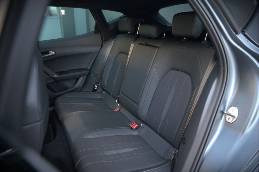 CUPRA Formentor 1.4 e-Hybrid VZ Copper Edition | Mat Grijs | Panoramadak | Memory Seat | Kuipstoelen | 360 Camera | Keyless | Stoelverwarming | Stuurverwarming | Sportstuur | Adaptive Cruise Control | Ambiance Verlichting | Dodehoekdetect