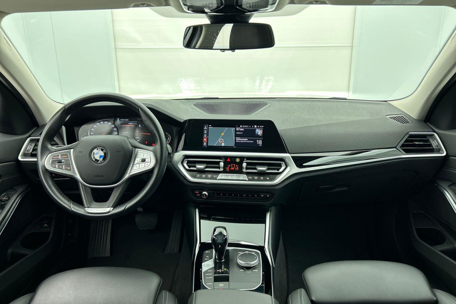 BMW 3 Serie Touring 318i High Executive (Dealer onderH, Navi, StoelV, PDC V+A, Leer, Etc)