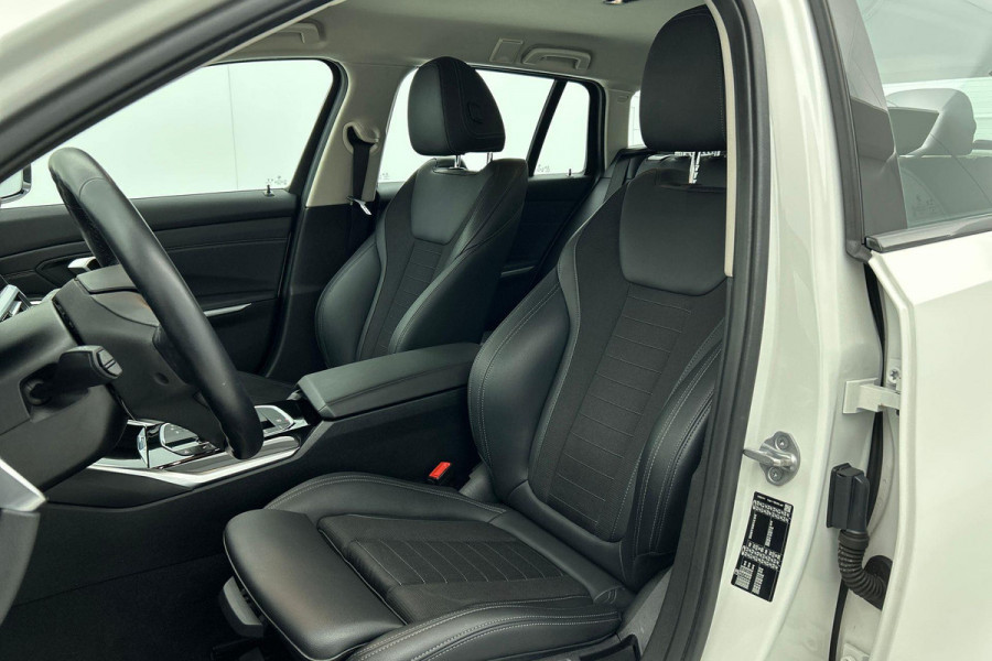 BMW 3 Serie Touring 318i High Executive (Dealer onderH, Navi, StoelV, PDC V+A, Leer, Etc)