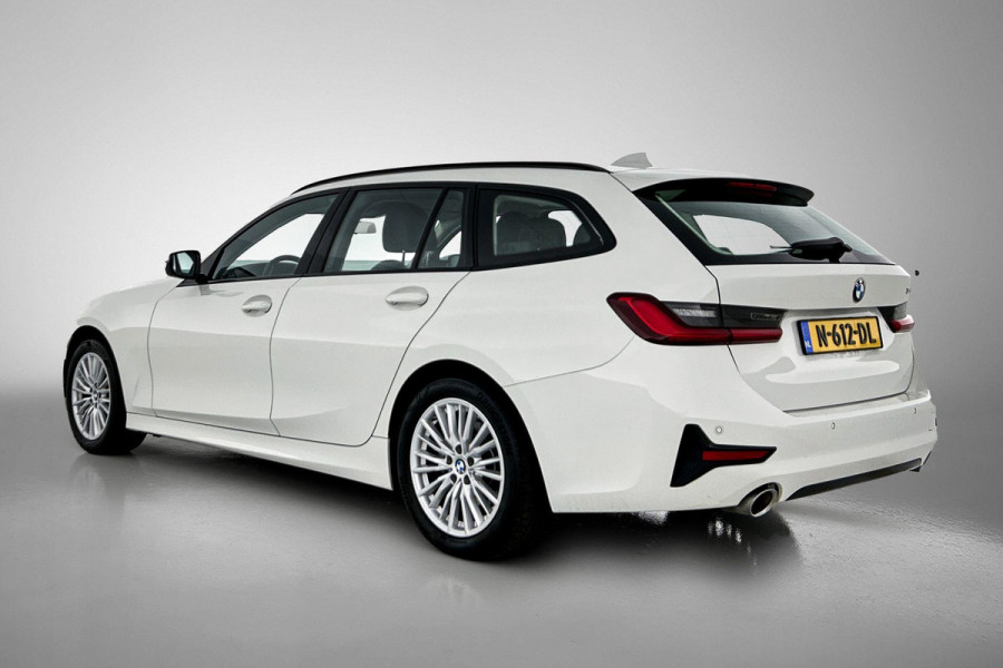 BMW 3 Serie Touring 318i High Executive (Dealer onderH, Navi, StoelV, PDC V+A, Leer, Etc)