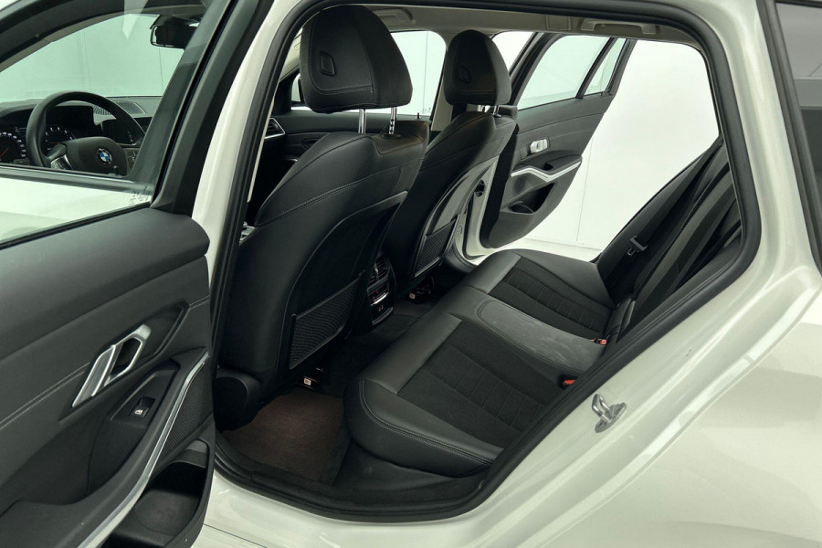 BMW 3 Serie Touring 318i High Executive (Dealer onderH, Navi, StoelV, PDC V+A, Leer, Etc)