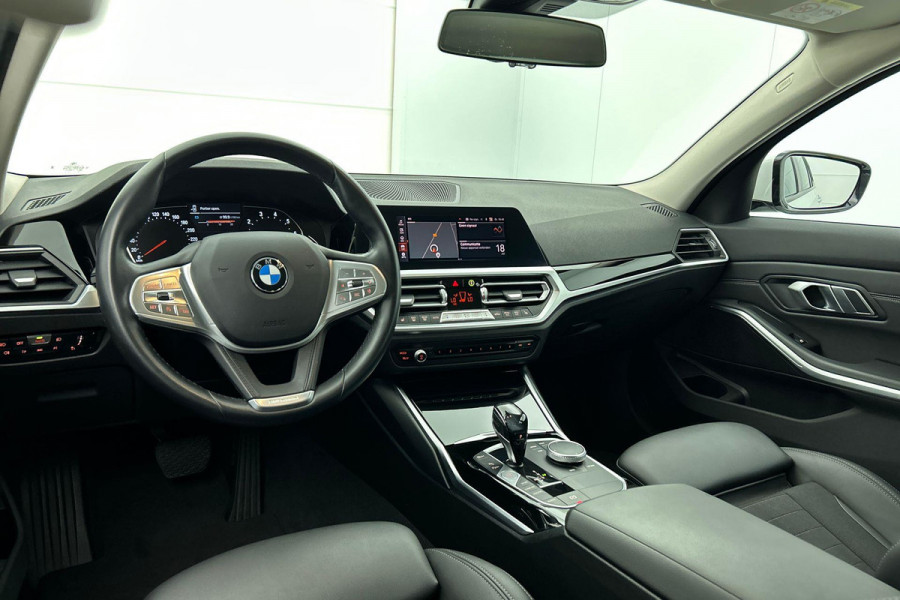 BMW 3 Serie Touring 318i High Executive (Dealer onderH, Navi, StoelV, PDC V+A, Leer, Etc)