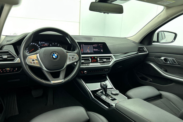 BMW 3 Serie Touring 318i High Executive (Dealer onderH, Navi, StoelV, PDC V+A, Leer, Etc)