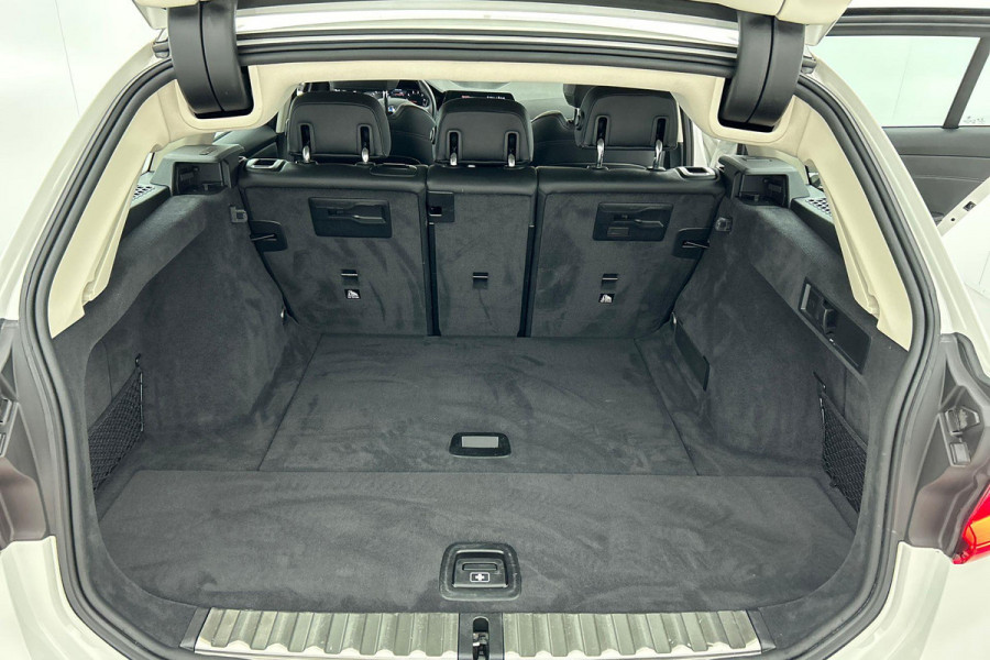 BMW 3 Serie Touring 318i High Executive (Dealer onderH, Navi, StoelV, PDC V+A, Leer, Etc)
