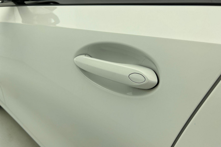 BMW 3 Serie Touring 318i High Executive (Dealer onderH, Navi, StoelV, PDC V+A, Leer, Etc)