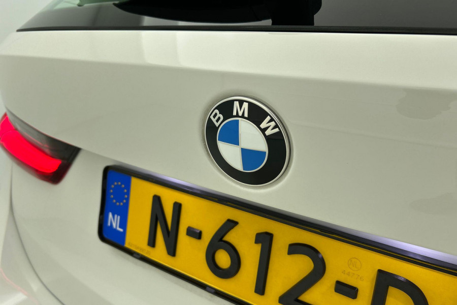 BMW 3 Serie Touring 318i High Executive (Dealer onderH, Navi, StoelV, PDC V+A, Leer, Etc)
