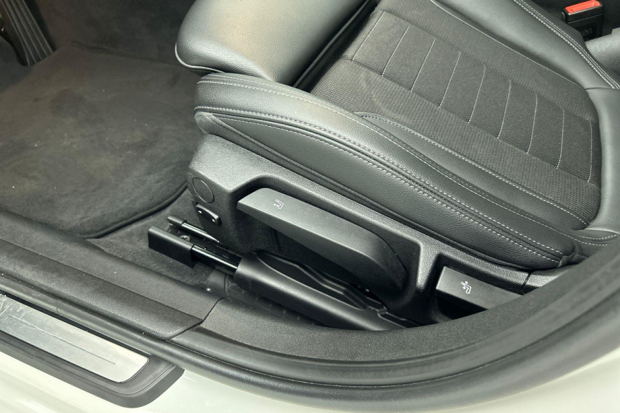 BMW 3 Serie Touring 318i High Executive (Dealer onderH, Navi, StoelV, PDC V+A, Leer, Etc)