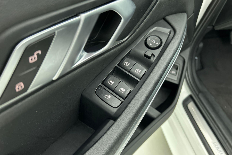 BMW 3 Serie Touring 318i High Executive (Dealer onderH, Navi, StoelV, PDC V+A, Leer, Etc)