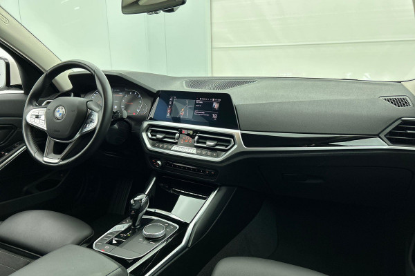 BMW 3 Serie Touring 318i High Executive (Dealer onderH, Navi, StoelV, PDC V+A, Leer, Etc)