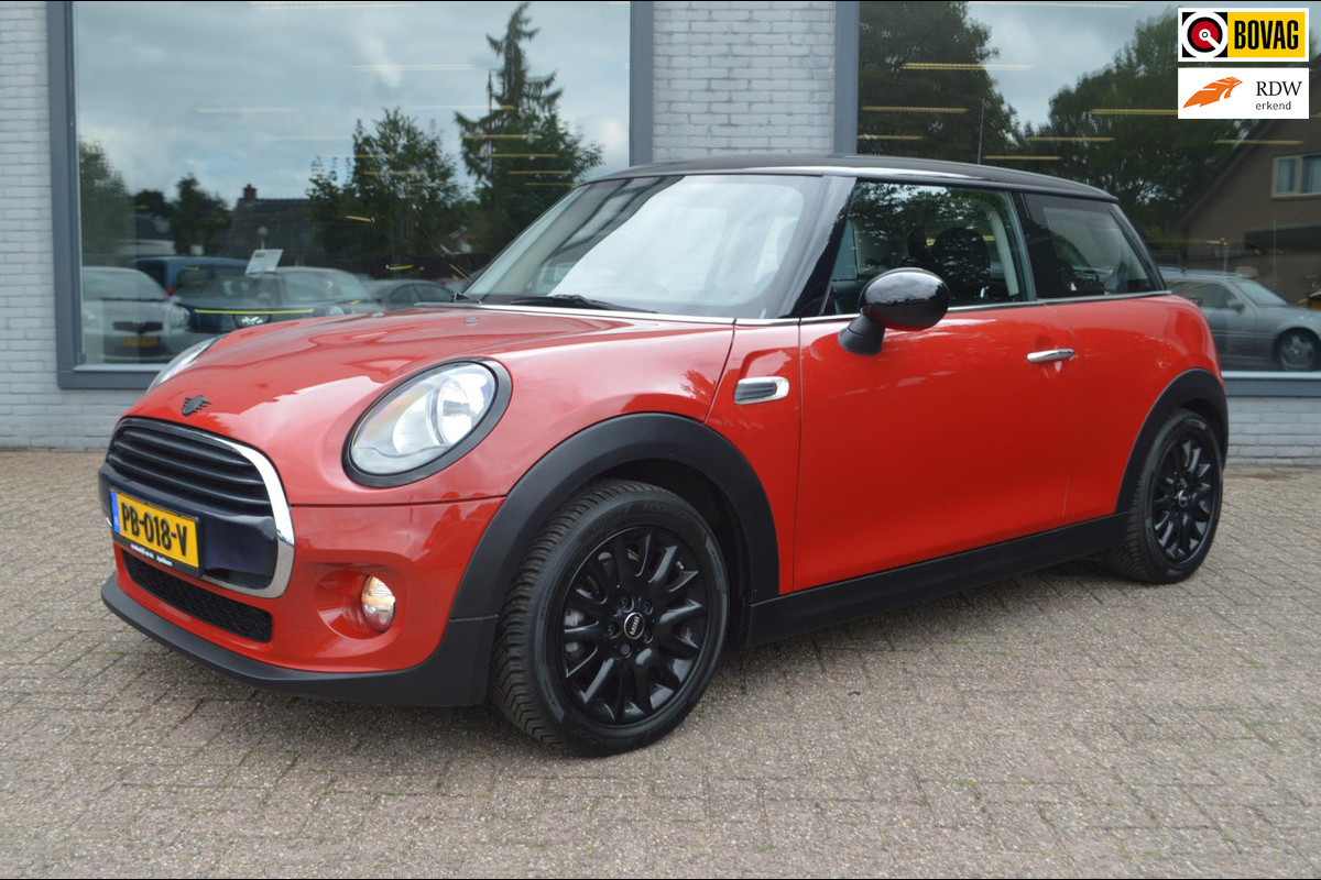 MINI Mini 1.5 Cooper Business Automaat | Navigatie | Parkeersensoren achter | Airco MINI Mini 1.5 Cooper Business Automaat | Navigatie | Parkeersensoren achter | Airco