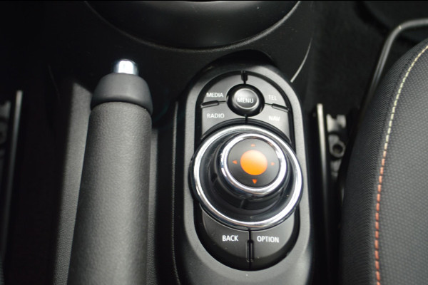 MINI Mini 1.5 Cooper Business Automaat | Navigatie | Parkeersensoren achter | Airco