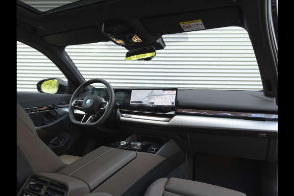BMW 5 Serie 550e xDrive - M-Sport Pro - Pano - Onderstel Prof - Trekhaak - Stoelventilatie