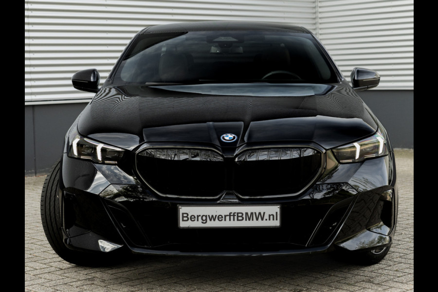 BMW 5 Serie 550e xDrive - M-Sport Pro - Pano - Onderstel Prof - Trekhaak - Stoelventilatie