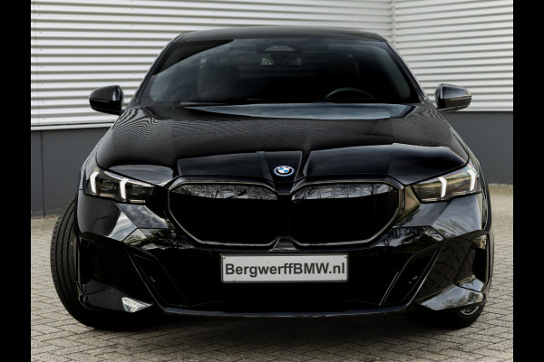 BMW 5 Serie 550e xDrive - M-Sport Pro - Pano - Onderstel Prof - Trekhaak - Stoelventilatie