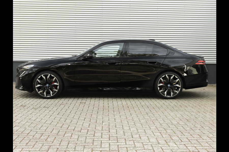 BMW 5 Serie 550e xDrive - M-Sport Pro - Pano - Onderstel Prof - Trekhaak - Stoelventilatie