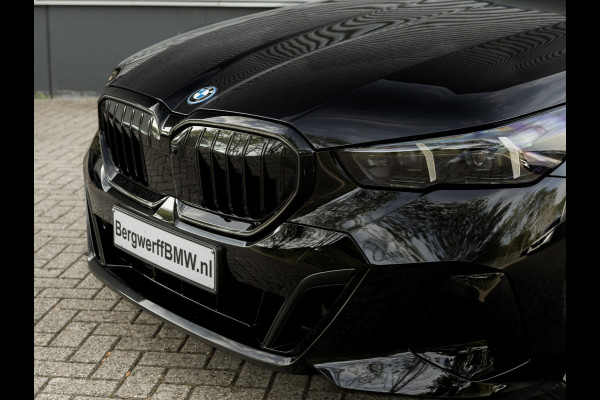 BMW 5 Serie 550e xDrive - M-Sport Pro - Pano - Onderstel Prof - Trekhaak - Stoelventilatie