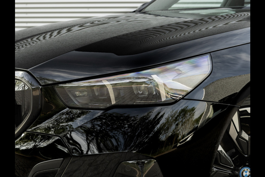 BMW 5 Serie 550e xDrive - M-Sport Pro - Pano - Onderstel Prof - Trekhaak - Stoelventilatie