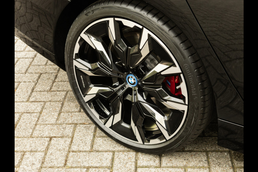 BMW 5 Serie 550e xDrive - M-Sport Pro - Pano - Onderstel Prof - Trekhaak - Stoelventilatie