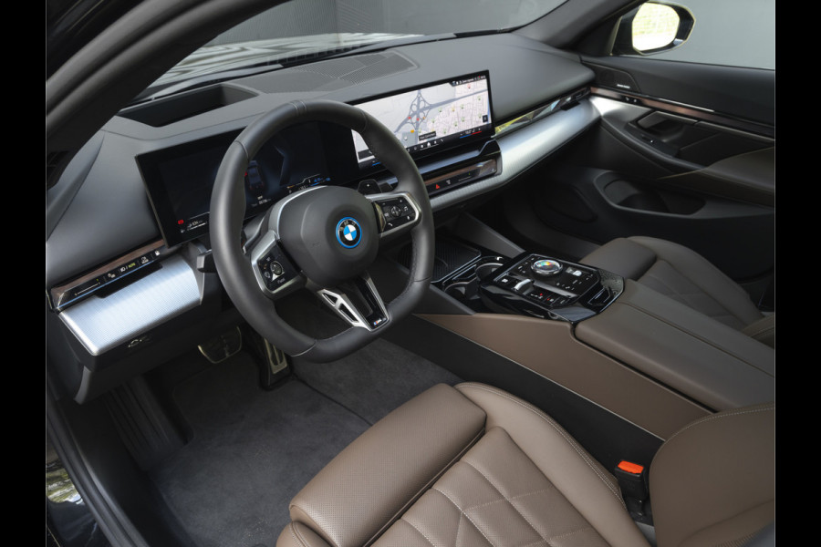 BMW 5 Serie 550e xDrive - M-Sport Pro - Pano - Onderstel Prof - Trekhaak - Stoelventilatie