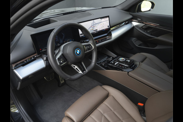 BMW 5 Serie 550e xDrive - M-Sport Pro - Pano - Onderstel Prof - Trekhaak - Stoelventilatie