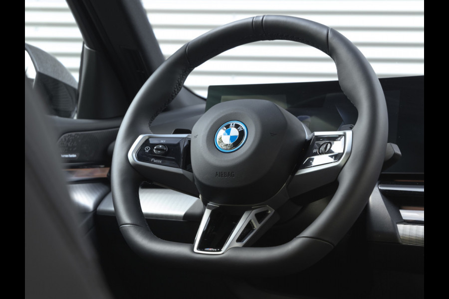 BMW 5 Serie 550e xDrive - M-Sport Pro - Pano - Onderstel Prof - Trekhaak - Stoelventilatie