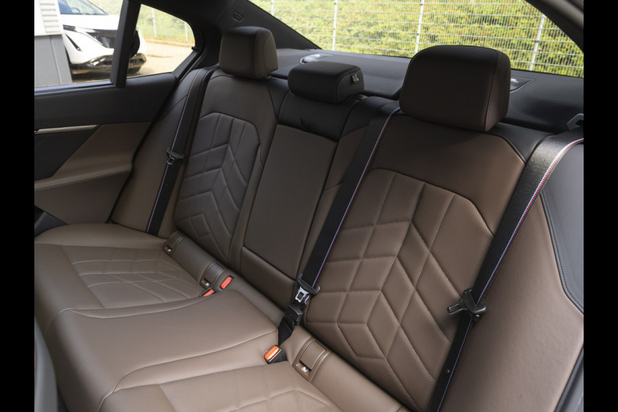 BMW 5 Serie 550e xDrive - M-Sport Pro - Pano - Onderstel Prof - Trekhaak - Stoelventilatie